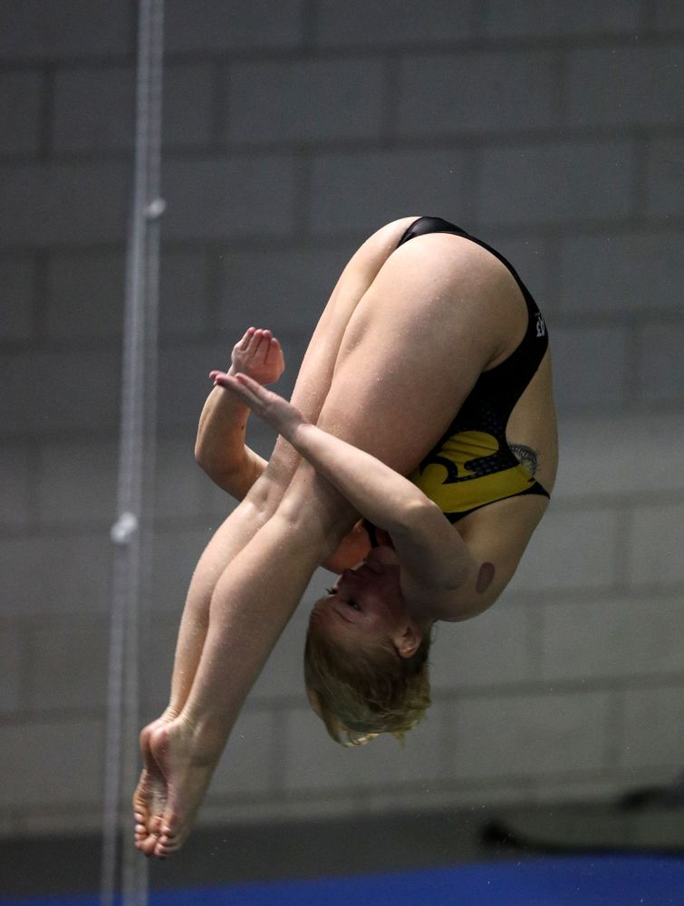 Iowa's Thelma Strandberg competes on the 3-meter springboard against the Iowa State Cyclones in the Iowa Corn Cy-Hawk Series Friday, December 7, 2018 at at the Campus Recreation and Wellness Center. (Brian Ray/hawkeyesports.com)