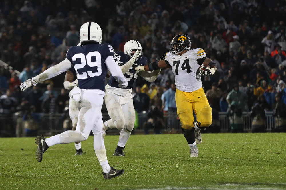 Iowa Hawkeyes offensive lineman Tristan Wirfs (74) against the Penn State Nittany Lions Saturday, October 27, 2018 at Beaver Stadium in University Park, Pa. (Brian Ray/hawkeyesports.com)