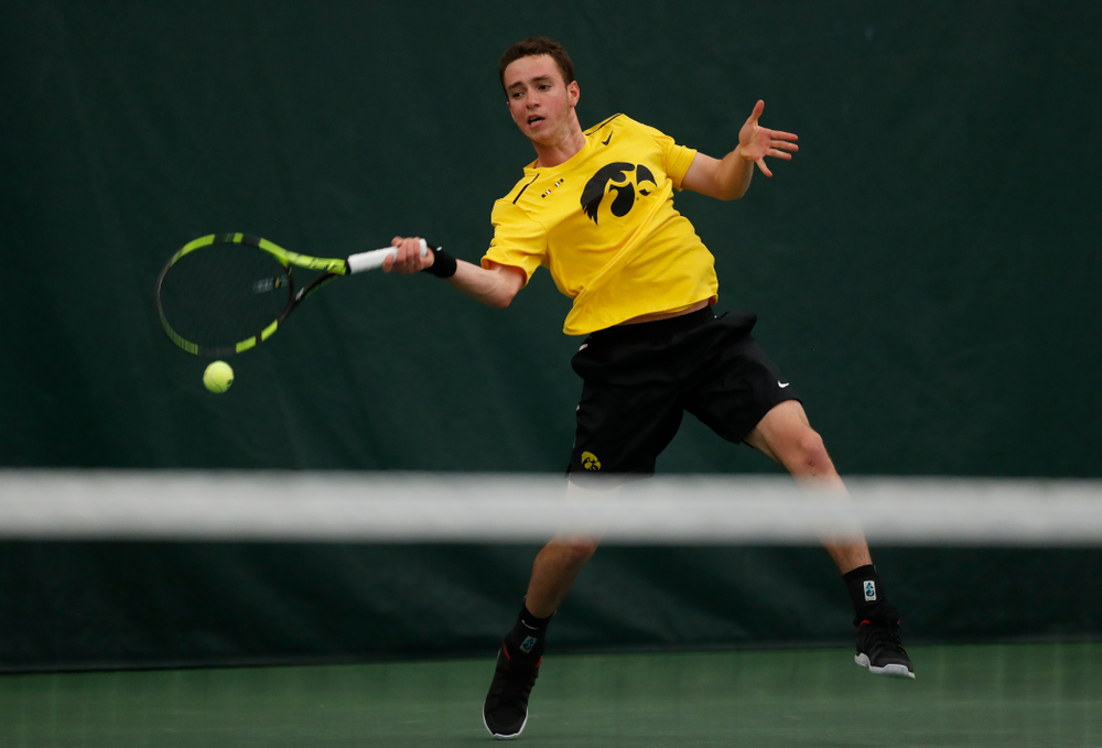 Kareem Allaf against the Illinois Fighting Illini Saturday, March 31, 2018 at Hawkeye Tennis and Recreation Center. (Brian Ray/hawkeyesports.com)