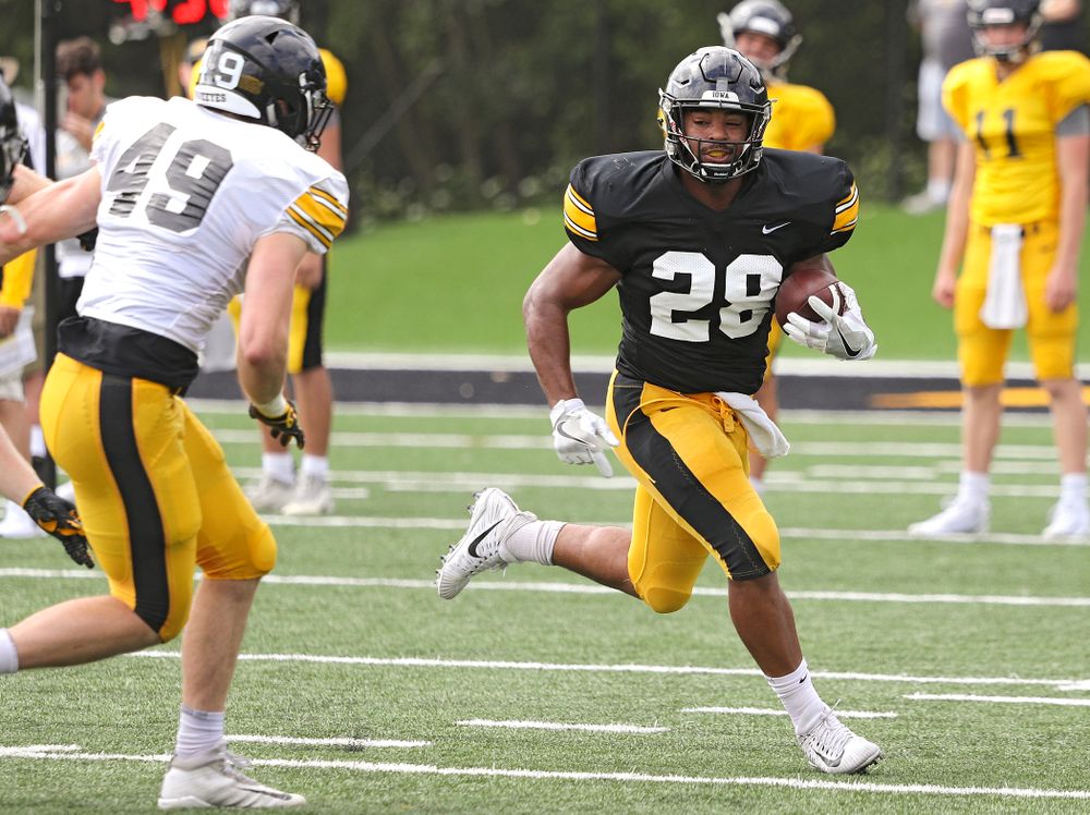 Iowa Hawkeyes running back Toren Young (28) tries to get around the end as linebacker Nick Niemann (49) closes in during Fall Camp Practice No. 11 at the Hansen Football Performance Center in Iowa City on Wednesday, Aug 14, 2019. (Stephen Mally/hawkeyesports.com)