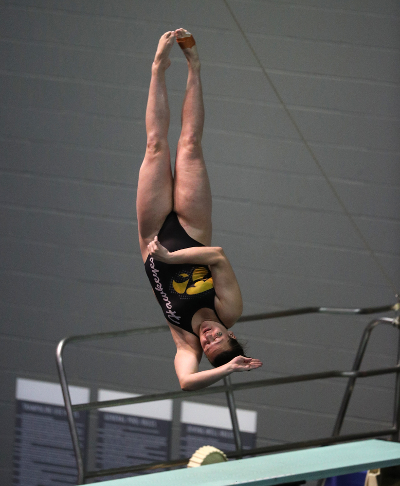 Iowa's Jacintha Thomas competes on the 3-meter springboard against the Iowa State Cyclones in the Iowa Corn Cy-Hawk Series Friday, December 7, 2018 at at the Campus Recreation and Wellness Center. (Brian Ray/hawkeyesports.com)