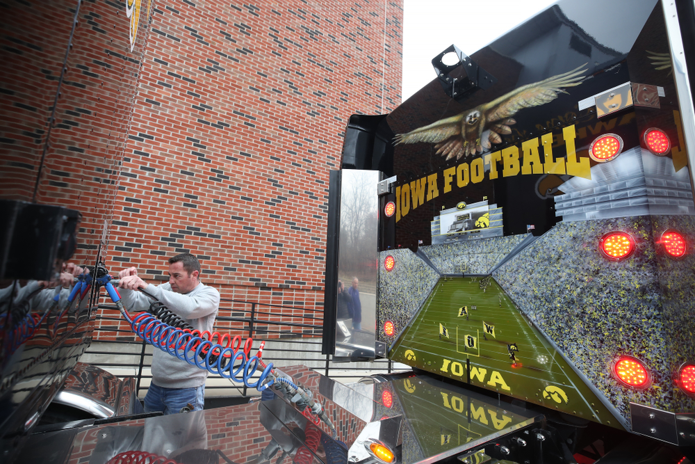TanTara Transportation Corporation operations manager Jeff Riggan helps hook up Hawk One to the trailer before the truck departed for the Outback Bowl in Tampa, Florida Friday, December 21, 2018 at the Hansen Football Performance Center. (Brian Ray/hawkeyesports.com)