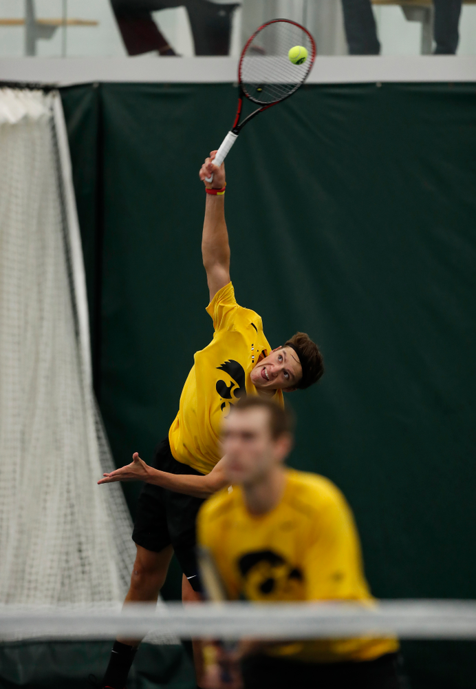 Joe Tyler and Jake Jacoby play a doubles match against the Illinois Fighting Illini Saturday, March 31, 2018 at Hawkeye Tennis and Recreation Center. (Brian Ray/hawkeyesports.com)