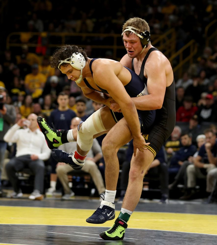 Iowa’s Jacob Warner wrestles Penn State’s Shakur Rasheed at 197 pounds Friday, January 31, 2020 at Carver-Hawkeye Arena. Warner won the match 4-2. (Brian Ray/hawkeyesports.com)