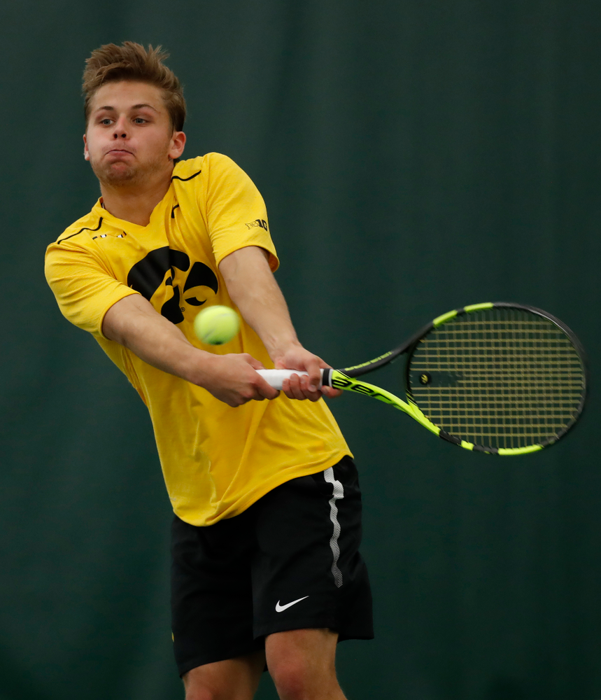 Will Davies against the Illinois Fighting Illini Saturday, March 31, 2018 at Hawkeye Tennis and Recreation Center. (Brian Ray/hawkeyesports.com)