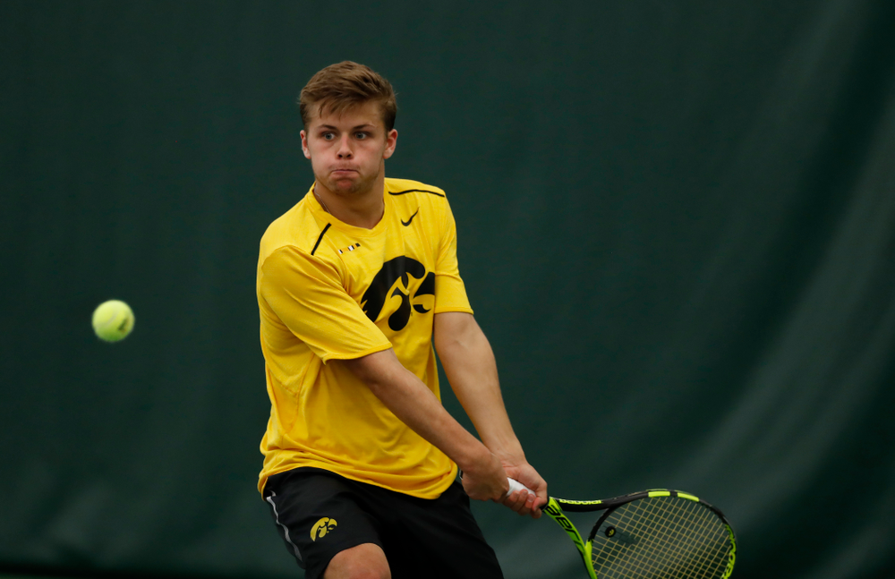 Will Davies against the Illinois Fighting Illini Saturday, March 31, 2018 at Hawkeye Tennis and Recreation Center. (Brian Ray/hawkeyesports.com)
