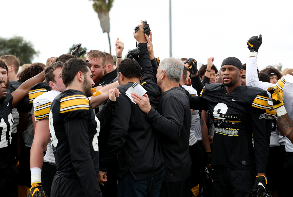 Former Hawkeye Football player Quinn Early breaks it down with the team following Holiday Bowl Practice No. 3 Tuesday, December 24, 2019 at San Diego Mesa College. (Brian Ray/hawkeyesports.com)