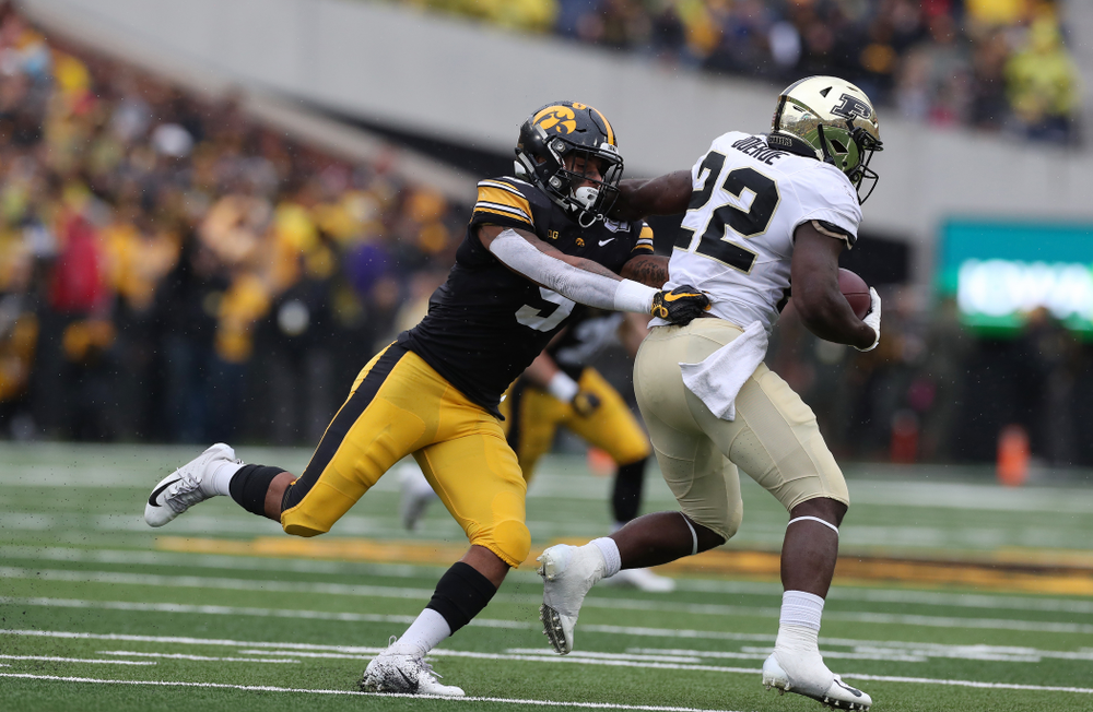 Iowa Hawkeyes defensive back Geno Stone (9) against the Purdue Boilermakers Saturday, October 19, 2019 at Kinnick Stadium. (Brian Ray/hawkeyesports.com)