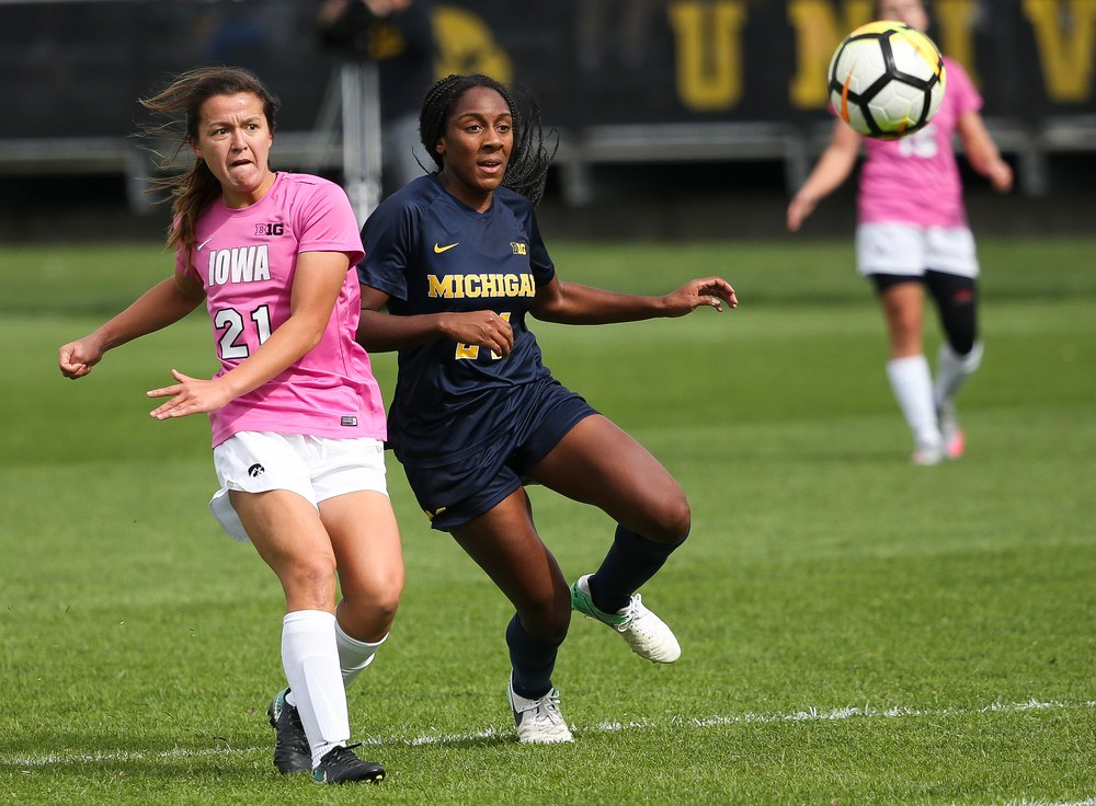 Iowa Hawkeyes forward Emma Tokuyama (21) passes the ball during a game against Michigan at the Iowa Soccer Complex on October 14, 2018. (Tork Mason/hawkeyesports.com)