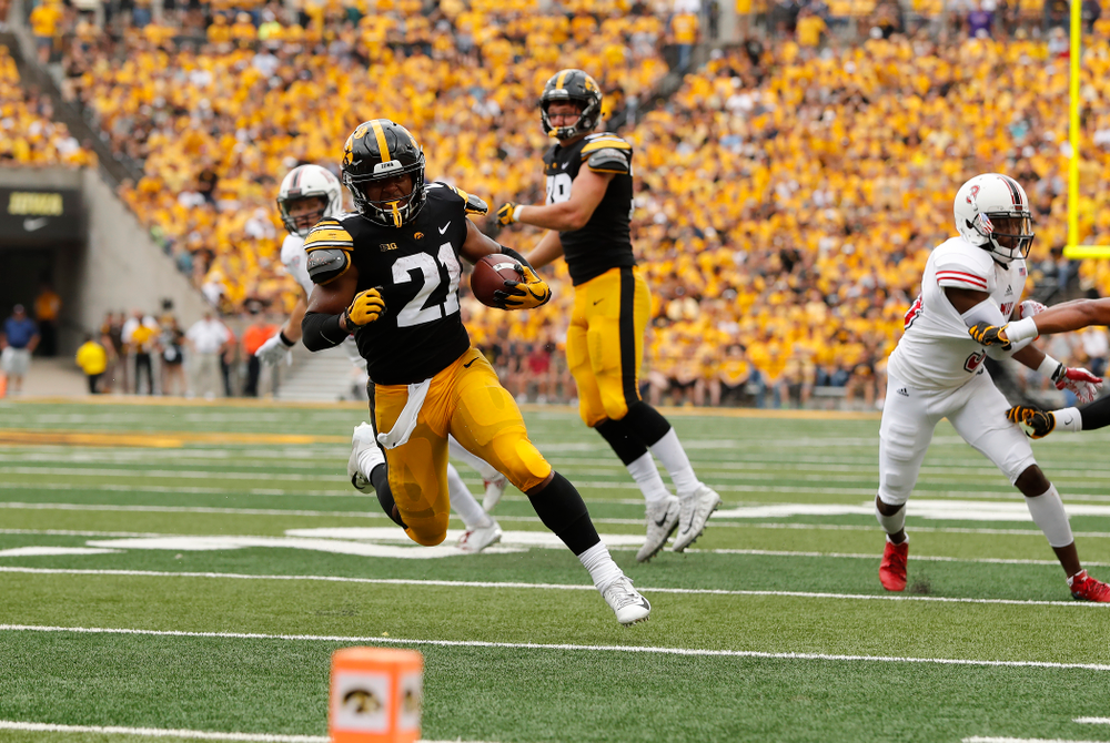 Iowa Hawkeyes running back Ivory Kelly-Martin (21) against the Northern Illinois Huskies Saturday, September 1, 2018 at Kinnick Stadium. (Brian Ray/hawkeyesports.com)