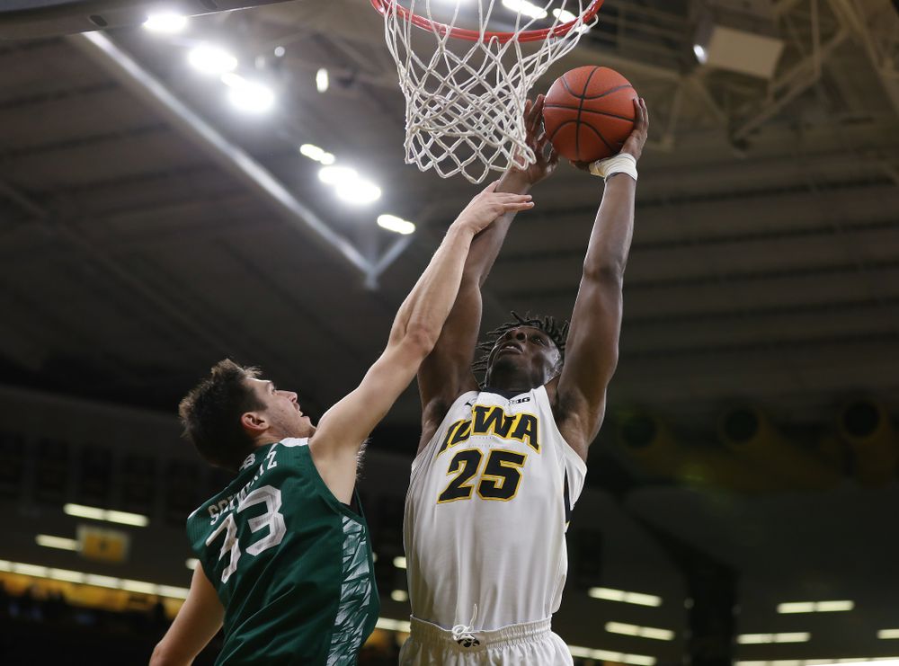 Iowa Hawkeyes forward Tyler Cook (25) against UW Green Bay Sunday, November 11, 2018 at Carver-Hawkeye Arena. (Brian Ray/hawkeyesports.com)
