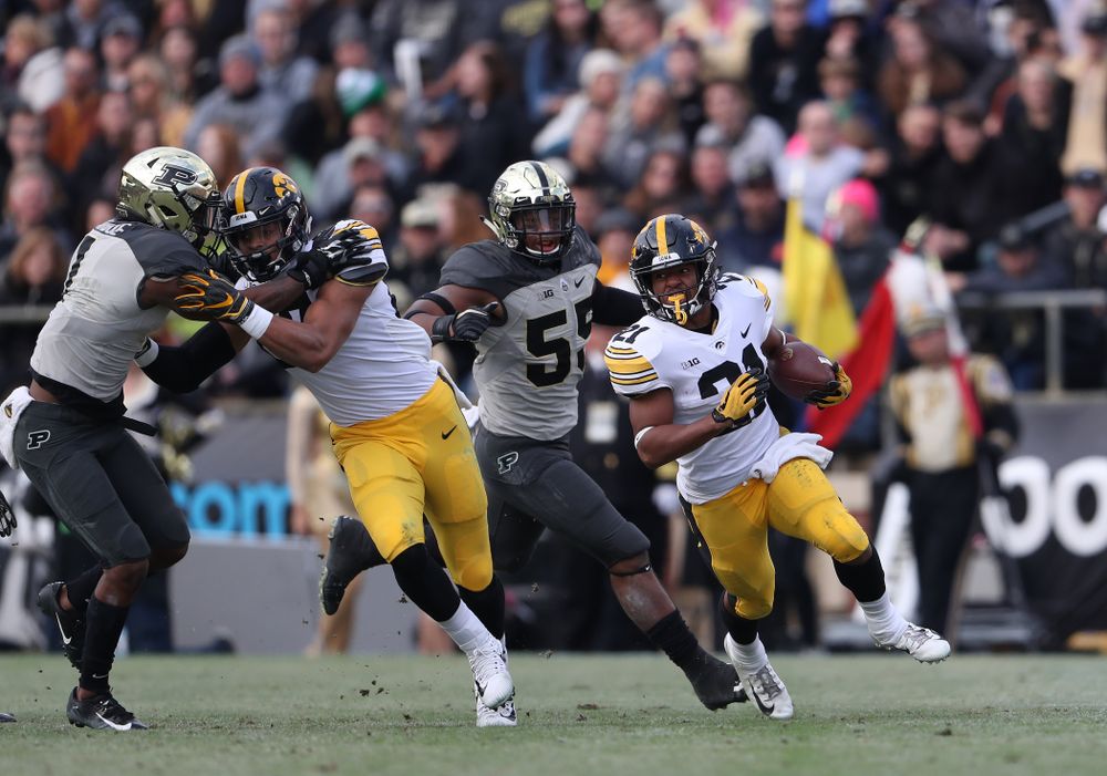 Iowa Hawkeyes running back Ivory Kelly-Martin (21) and tight end Noah Fant (87) against the Purdue Boilermakers Saturday, November 3, 2018 Ross Ade Stadium in West Lafayette, Ind. (Brian Ray/hawkeyesports.com)