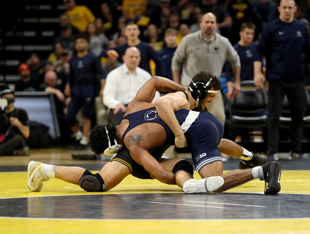 Iowa’s Michael Kemerer wrestles Penn State’s Mark Hall at 174 pounds Friday, January 31, 2020 at Carver-Hawkeye Arena. Kemerer won the match 11-6. (Brian Ray/hawkeyesports.com)