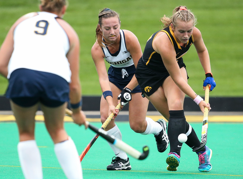 Iowa Hawkeyes midfielder Katie Birch (11) dribbles during a game against Michigan at Grant Field on October 5, 2018. (Tork Mason/hawkeyesports.com)