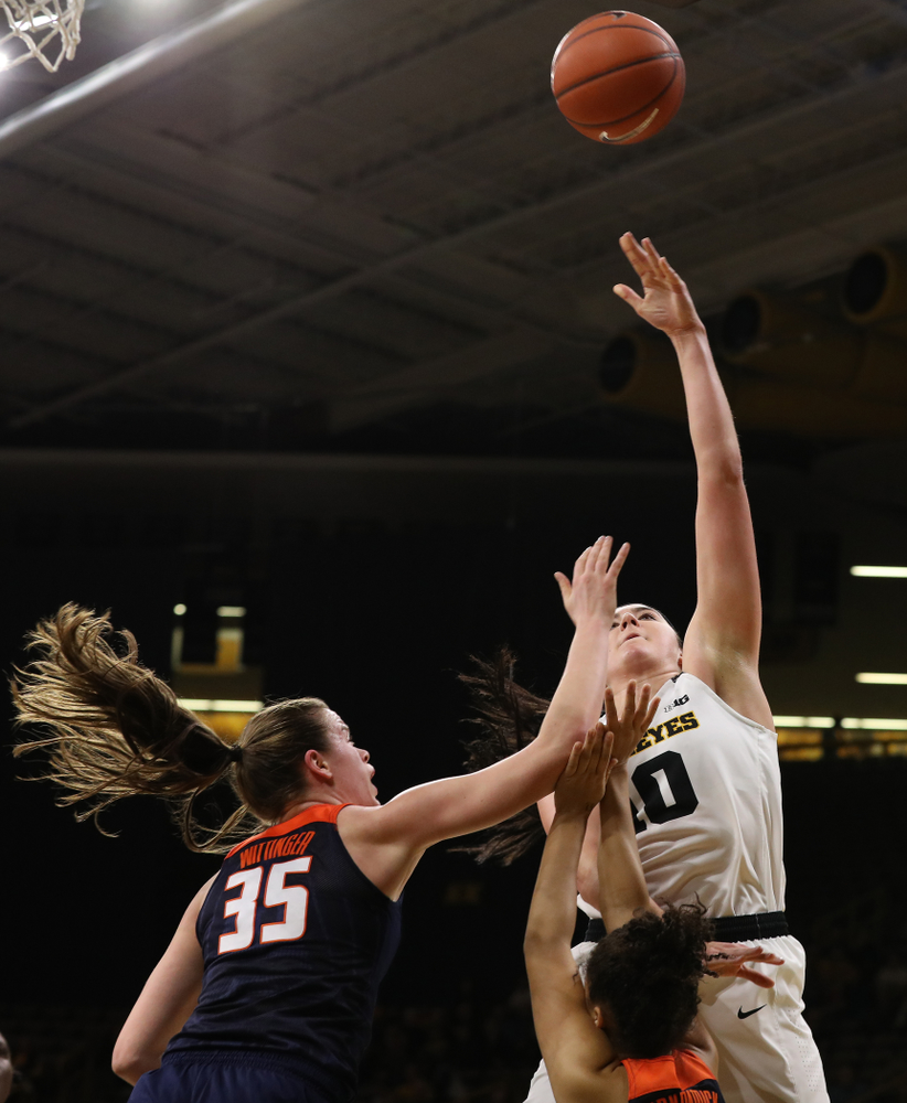 Iowa Hawkeyes forward Megan Gustafson (10) against the Illinois Fighting Illini Thursday, February 14, 2019 at Carver-Hawkeye Arena. (Brian Ray/hawkeyesports.com)