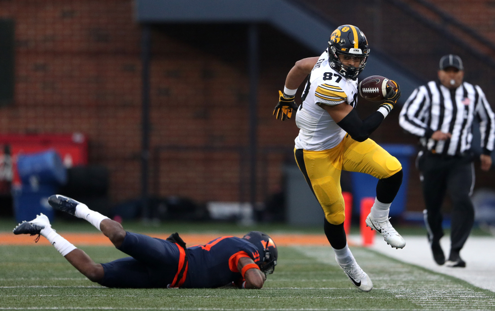 Iowa Hawkeyes tight end Noah Fant (87) against the Illinois Fighting Illini Saturday, November 17, 2018 at Memorial Stadium in Champaign, Ill. (Brian Ray/hawkeyesports.com)