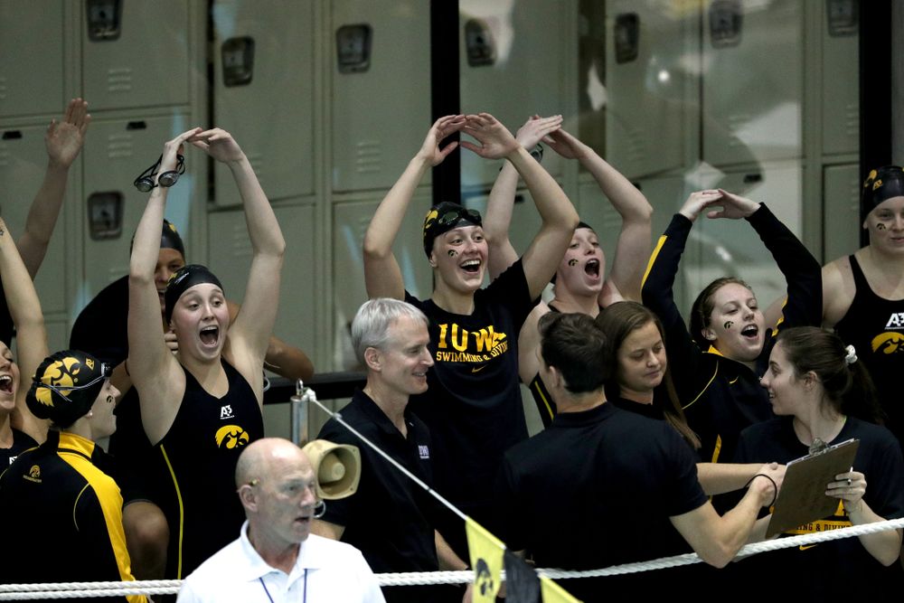 The Iowa Hawkeyes get pumped up for their meet against the Iowa State Cyclones in the Iowa Corn Cy-Hawk Series Friday, December 7, 2018 at at the Campus Recreation and Wellness Center. (Brian Ray/hawkeyesports.com)