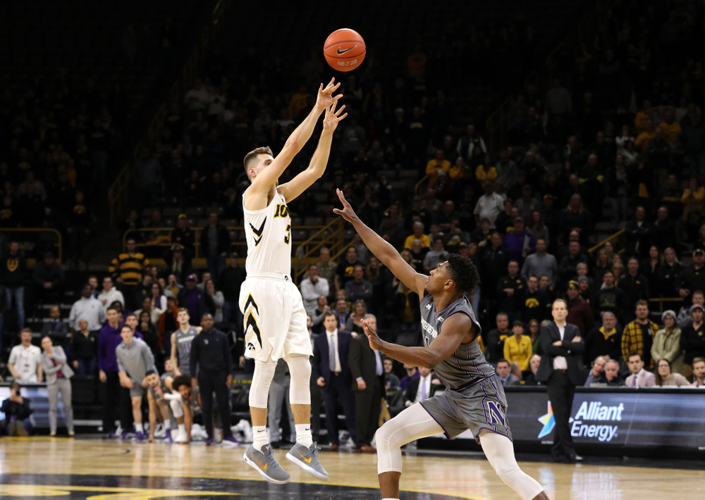 Iowa Hawkeyes guard Jordan Bohannon (3) makes the game winning three point basket against the Northwestern Wildcats Sunday, February 10, 2019 at Carver-Hawkeye Arena. (Brian Ray/hawkeyesports.com)