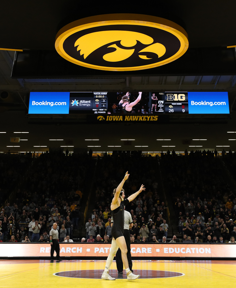 Iowa senior Mitch Bowman celebrates his 3-1 victory at 174 pounds against the Indiana Hoosiers Friday, February 15, 2019 at Carver-Hawkeye Arena. (Brian Ray/hawkeyesports.com)
