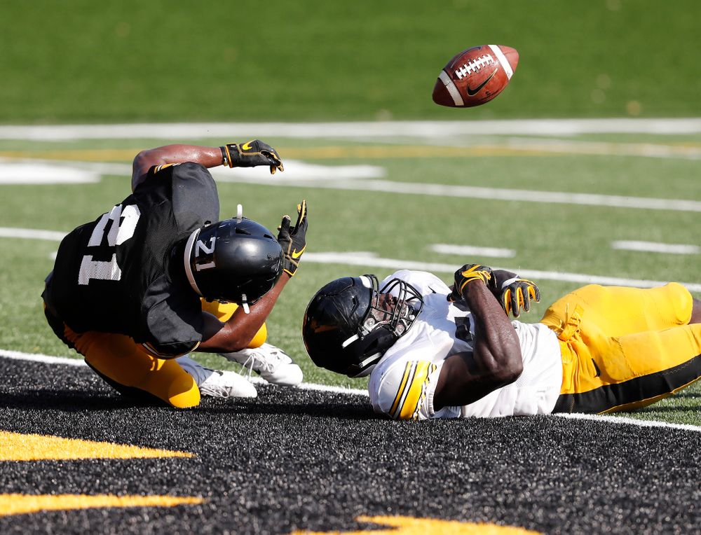 Iowa Hawkeyes running back Ivory Kelly-Martin (21) and linebacker Amani Jones (52) during camp practice No. 17 Wednesday, August 22, 2018 at the Kenyon Football Practice Facility. (Brian Ray/hawkeyesports.com)