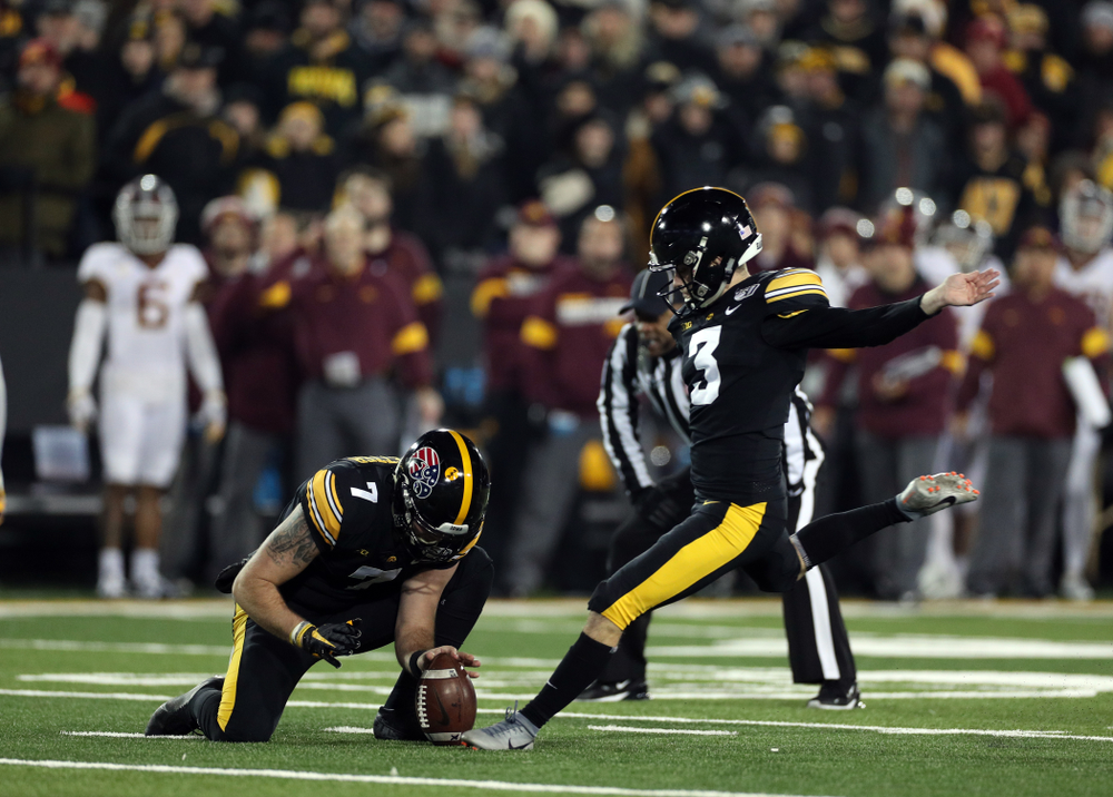 Iowa Hawkeyes place kicker Keith Duncan (3) against the Minnesota Golden Gophers Saturday, November 16, 2019 at Kinnick Stadium. (Brian Ray/hawkeyesports.com)