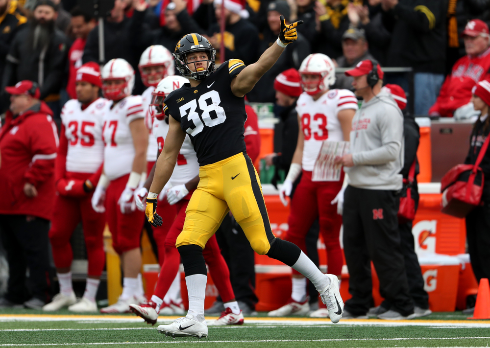 Iowa Hawkeyes tight end T.J. Hockenson (38) during their game against the Nebraska Cornhuskers Friday, November 23, 2018 at Kinnick Stadium. (Brian Ray/hawkeyesports.com)