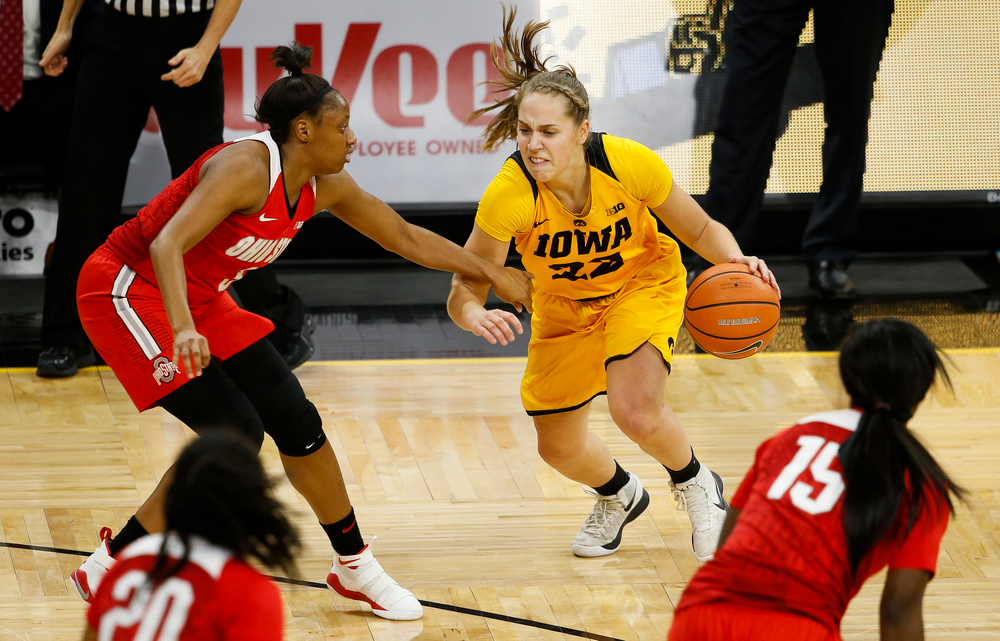 Iowa Hawkeyes guard Kathleen Doyle (22) dribbles the ball during a game against the Ohio State Buckeyes at Carver-Hawkeye Arena on January 25, 2018. (Tork Mason/hawkeyesports.com)