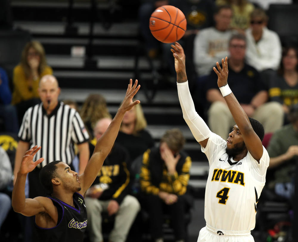 Iowa Hawkeyes guard Isaiah Moss (4) against the Western Carolina Catamounts Tuesday, December 18, 2018 at Carver-Hawkeye Arena. (Brian Ray/hawkeyesports.com)