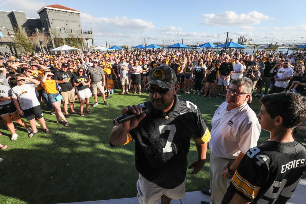 Epenesa Epenesa pays tribute to fallen Hawkeye Football teammate Ryan Driscoll as he is introduced during the Hawkeye Huddle Monday, December 31, 2018 at Sparkman Wharf in Tampa, FL. (Brian Ray/hawkeyesports.com)