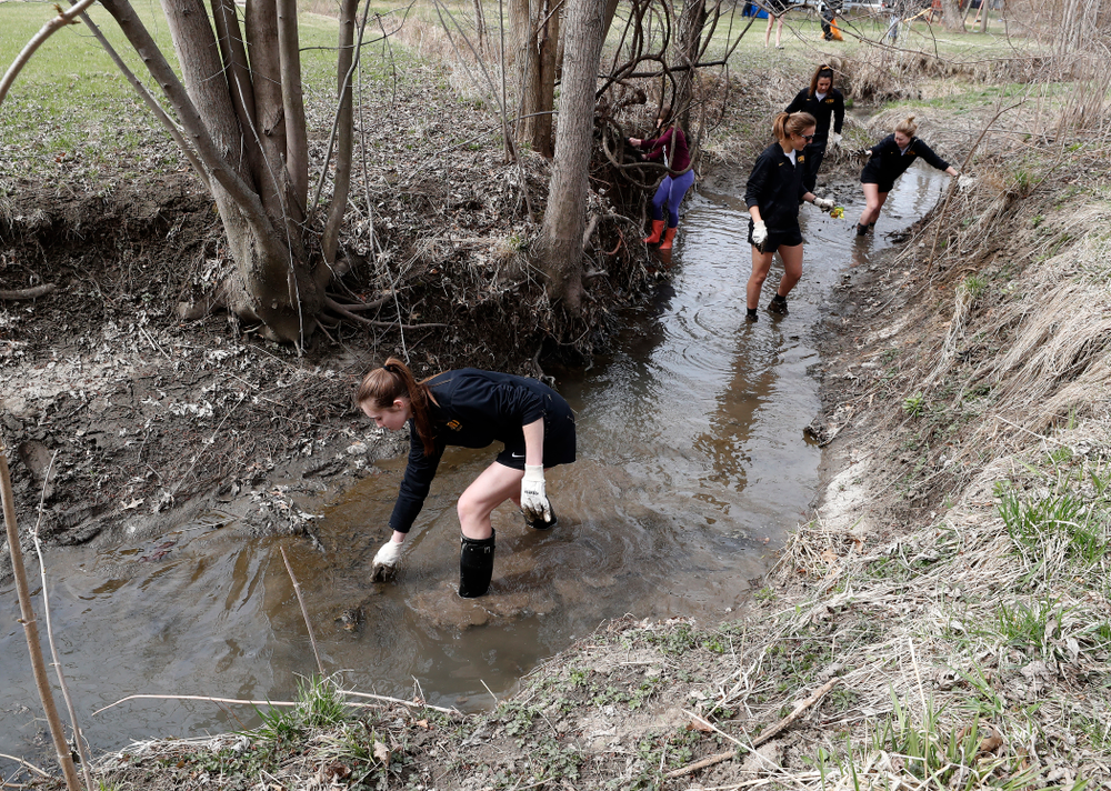 Members of the Iowa Soccer Team volunteer during the Iowa Athletics Department's annual Day of Caring Sunday, April 22, 2018. (Brian Ray/hawkeyesports.com)