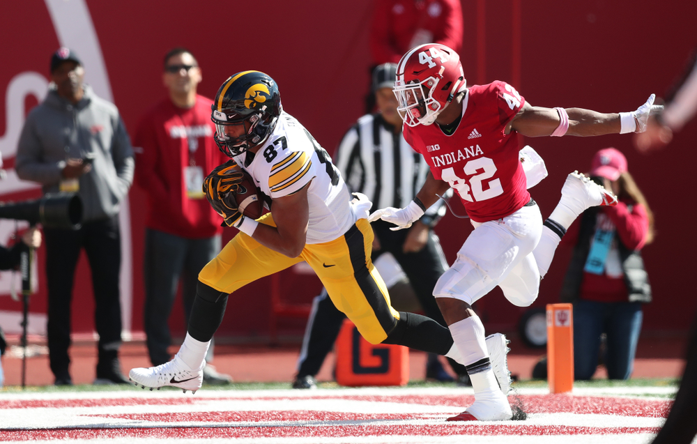 Iowa Hawkeyes tight end Noah Fant (87) against the Indiana Hoosiers Saturday, October 13, 2018 at Memorial Stadium, in Bloomington, Ind. (Max Allen/hawkeyesports.com)