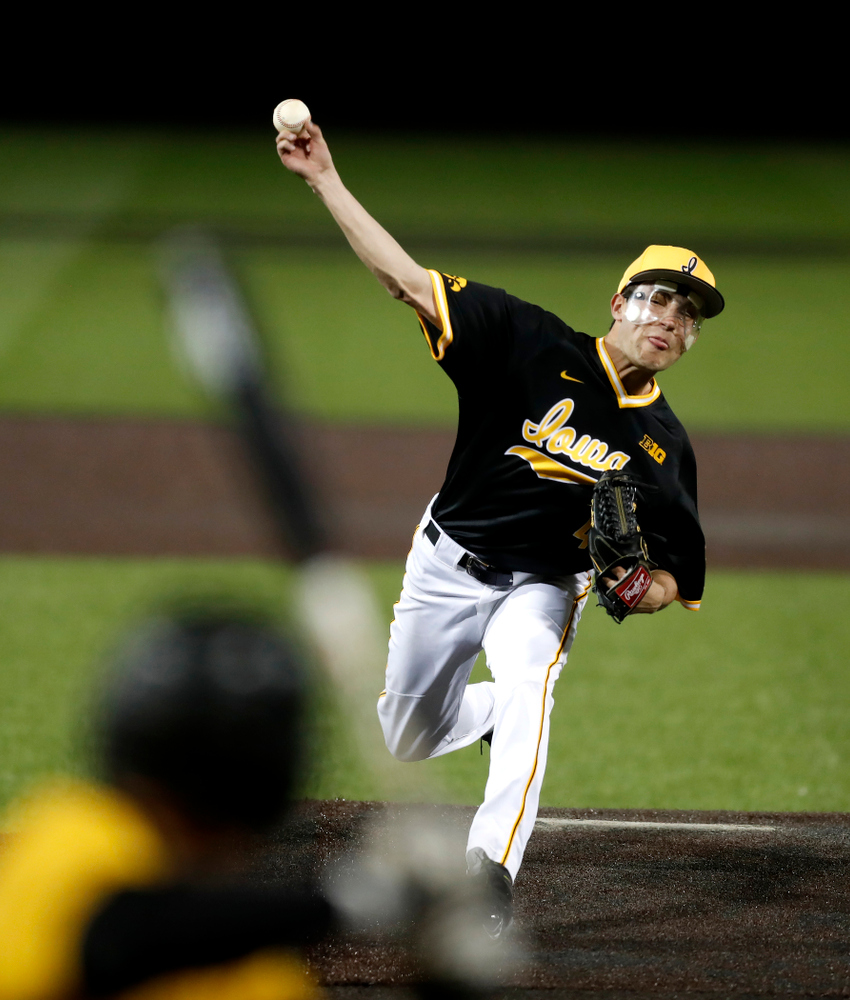 Iowa Hawkeyes pitcher Grant Leonard (43) against Milwaukee Wednesday, April 25, 2018 at Duane Banks Field. (Brian Ray/hawkeyesports.com)