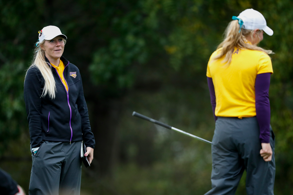 Northern Iowa assistant coach Jessie Sindlinger talks with one of her players during the Diane Thomason Invitational at Finkbine Golf Course on September 29, 2018. (Tork Mason/hawkeyesports.com)