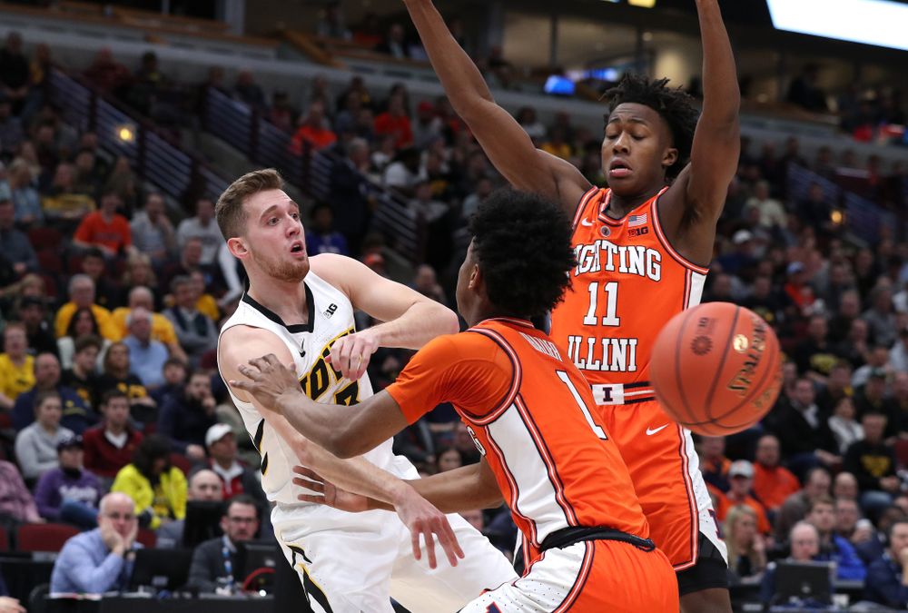 Iowa Hawkeyes guard Jordan Bohannon (3) against the Illinois Fighting Illini in the 2019 Big Ten Men's Basketball Tournament Thursday, March 14, 2019 at the United Center in Chicago. (Brian Ray/hawkeyesports.com)