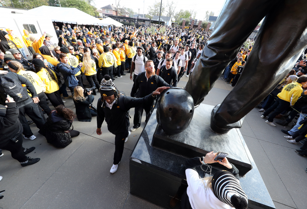 The Iowa Hawkeyes arrive for their game against the Penn State Nittany Lions Saturday, October 12, 2019 at Kinnick Stadium. (Brian Ray/hawkeyesports.com)