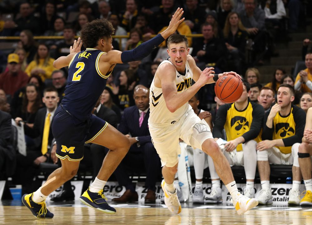 Iowa Hawkeyes guard Joe Wieskamp (10) against the Michigan Wolverines Friday, February 1, 2019 at Carver-Hawkeye Arena. (Brian Ray/hawkeyesports.com)