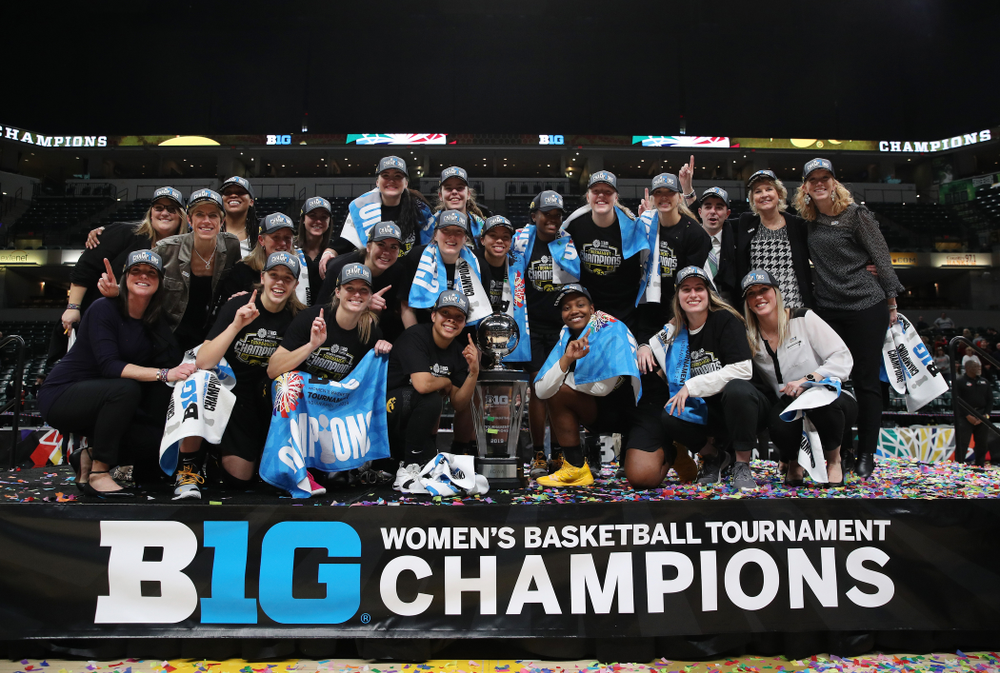 The Iowa Hawkeyes celebrate their victory overthe Maryland Terrapins in the Big Ten Championship Game Sunday, March 10, 2019 at Bankers Life Fieldhouse in Indianapolis, Ind. (Brian Ray/hawkeyesports.com)