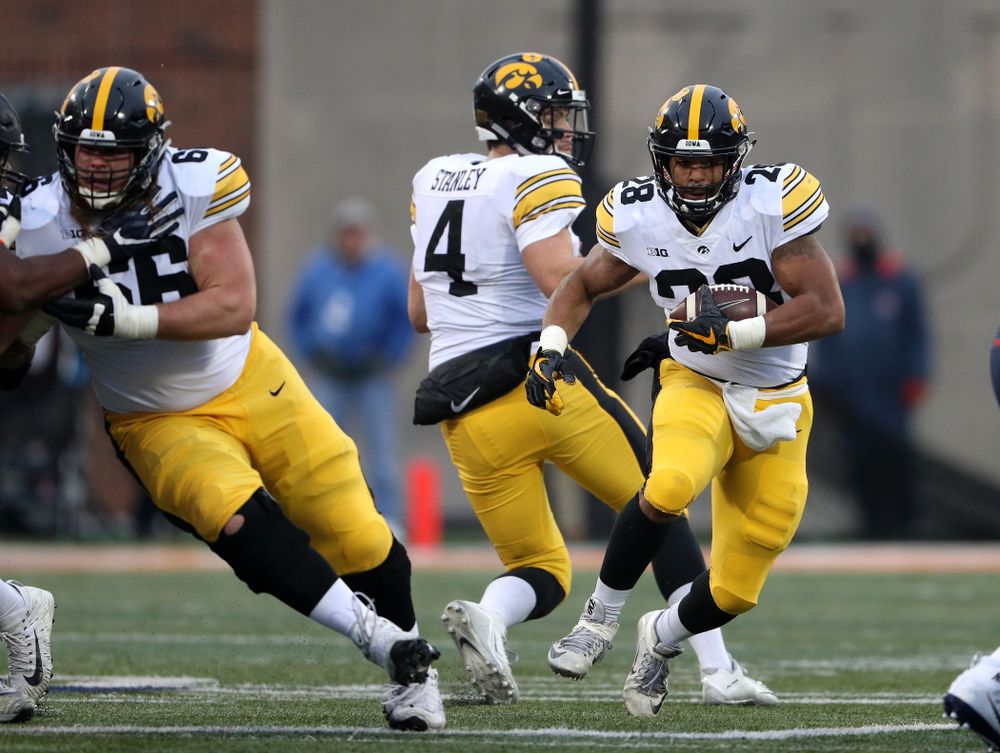 Iowa Hawkeyes running back Toren Young (28) against the Illinois Fighting Illini Saturday, November 17, 2018 at Memorial Stadium in Champaign, Ill. (Brian Ray/hawkeyesports.com)