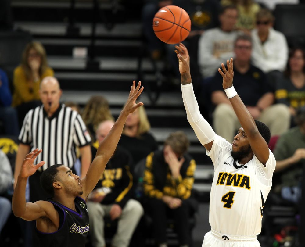 Iowa Hawkeyes guard Isaiah Moss (4) against the Western Carolina Catamounts Tuesday, December 18, 2018 at Carver-Hawkeye Arena. (Brian Ray/hawkeyesports.com)