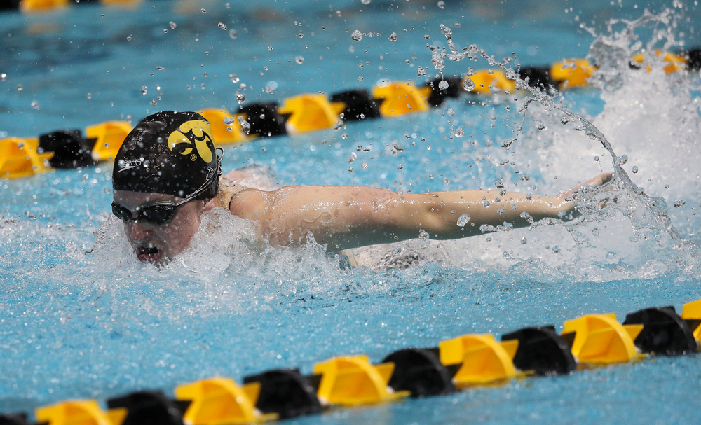 Iowa's Amy Lenderink competes in the 400-yard medley relay during a meet against Michigan and Denver at the Campus Recreation and Wellness Center on November 3, 2018. (Tork Mason/hawkeyesports.com)