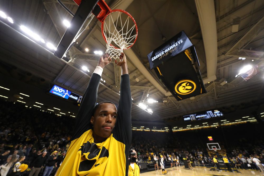 Iowa Hawkeyes guard Maishe Dailey (1) against the Pitt Panthers Tuesday, November 27, 2018 at Carver-Hawkeye Arena. (Brian Ray/hawkeyesports.com)