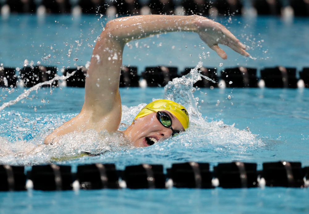 Allyssa Fluit swims the 200 yard freestyle during the Black and Gold Intrasquad Saturday, September 29, 2018 at the Campus Recreation and Wellness Center. (Brian Ray/hawkeyesports.com)