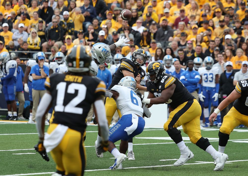 Iowa Hawkeyes quarterback Nate Stanley (4) against Middle Tennessee State Saturday, September 28, 2019 at Kinnick Stadium. (Brian Ray/hawkeyesports.com)