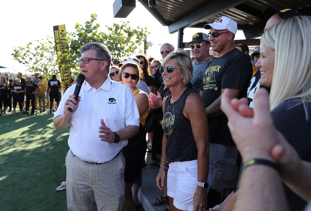 Voice of the Hawkeyes Gary Dolphin introduces the families of several Hawkeye Football Players during the Hawkeye Huddle Monday, December 31, 2018 at Sparkman Wharf in Tampa, FL. (Brian Ray/hawkeyesports.com)
