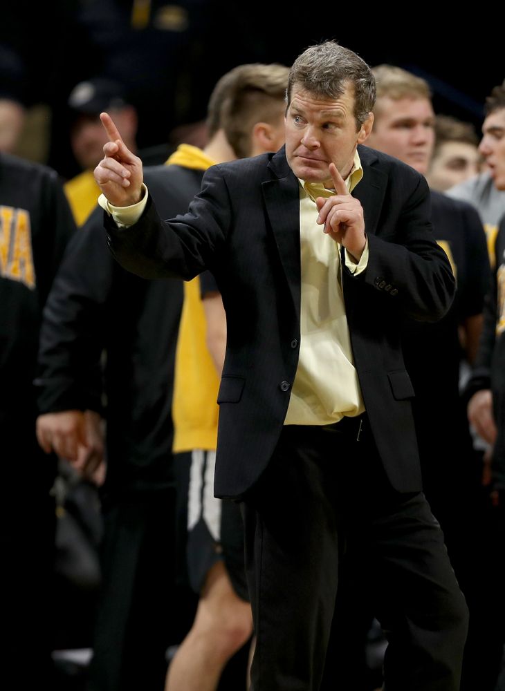 Head Coach Tom Brands works the edge of the mat as Iowa’s Pat Lugo wrestles Ohio State’s Sammy Sasso at 149 pounds Friday, January 24, 2020 at Carver-Hawkeye Arena. Sasso won the match with a 2-1 in overtime. (Brian Ray/hawkeyesports.com)