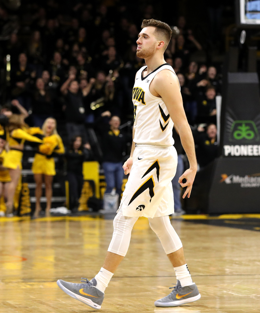 Iowa Hawkeyes guard Jordan Bohannon (3) makes the game winning three point basket against the Northwestern Wildcats Sunday, February 10, 2019 at Carver-Hawkeye Arena. (Brian Ray/hawkeyesports.com)