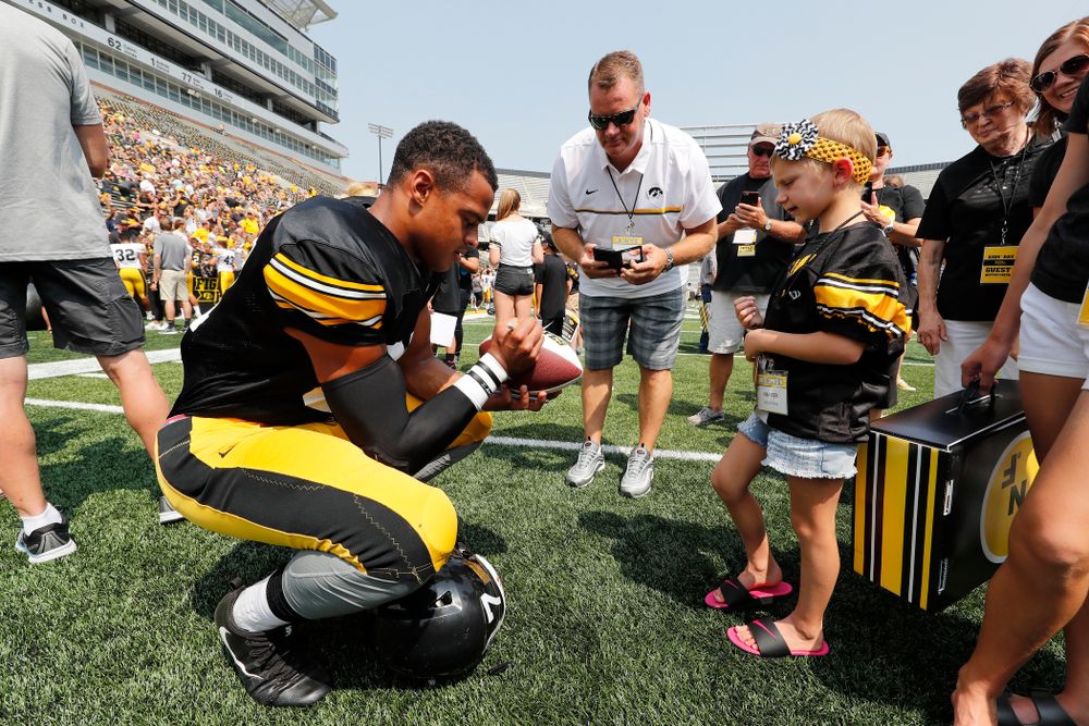 Iowa Hawkeyes tight end Noah Fant (87) during Kids Day Saturday, August 11, 2018 at Kinnick Stadium. (Brian Ray/hawkeyesports.com)