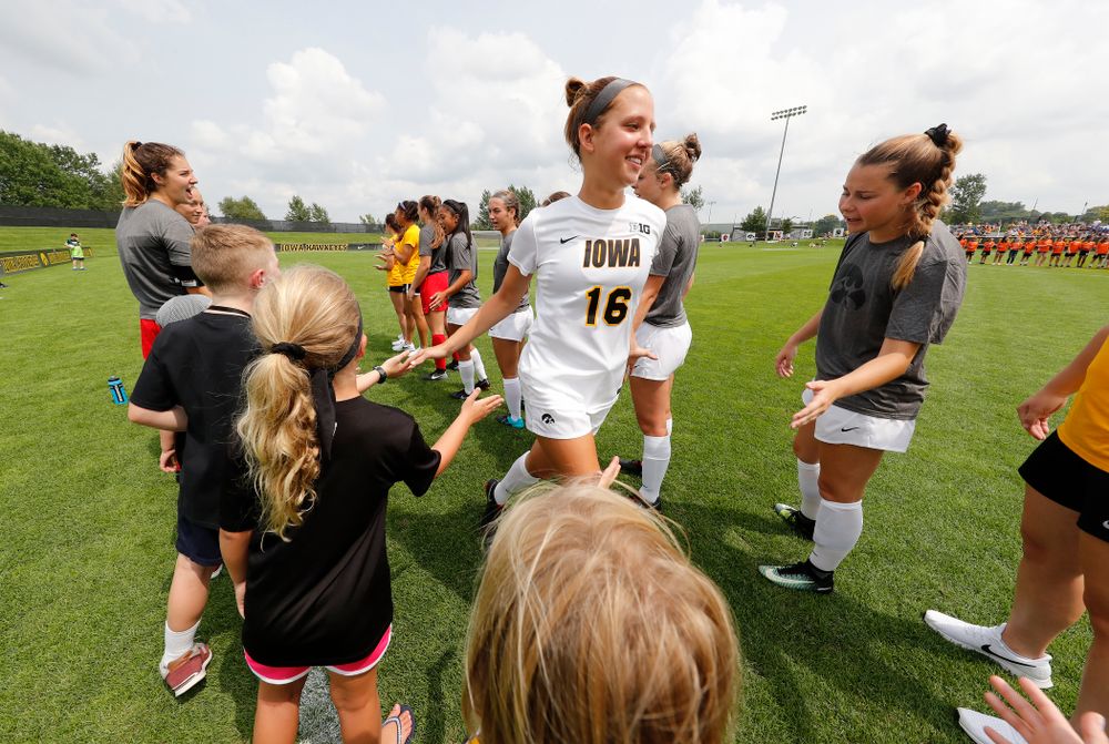 Iowa Hawkeyes Olivia Hellweg (16) against the Creighton Bluejays Sunday, August 19, 2018 at the Iowa Soccer Complex. (Brian Ray/hawkeyesports.com)