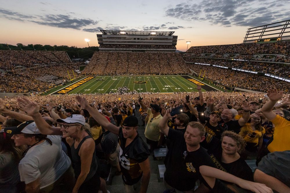Fans wave to the Stead Family Children's Hospital during the Iowa Hawkeyes game against the Northern Iowa Panthers Saturday, September 15, 2018 at Kinnick Stadium. (Brian Ray/hawkeyesports.com)