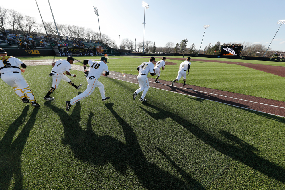 The Iowa Hawkeyes against the Michigan Wolverines Friday, April 27, 2018 at Duane Banks Field in Iowa City. (Brian Ray/hawkeyesports.com)